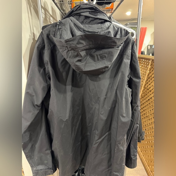 Helly Hansen windbreaker size large. - Picture 5 of 10